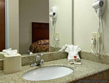 Super 8 By Wyndham Motel